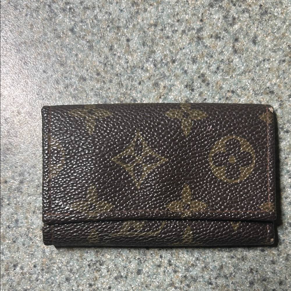 Louis Vuitton 6 key holder in Monogram Canvas
